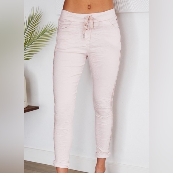 NWT Venti6 super stretchy, comfortable pink joggers w/rhinestone ribbon on sides - Picture 2 of 3